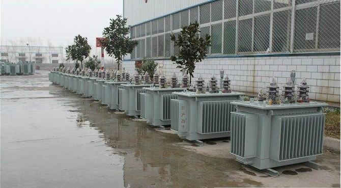 油浸式變壓器的保養(yǎng)如何去做？預(yù)防滲漏油：油浸式變壓器在油箱內(nèi)充滿變壓器油，裝配中依靠緊固件對耐油橡膠元件加壓而密封。
